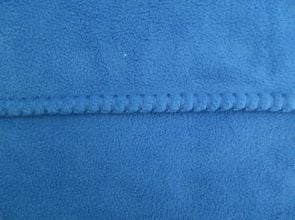 Farbmuster blau unserer Fleecedecke zum sticken oder lasern.