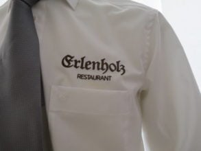 Bestickte Hemden für das Restaurant Erlenholz