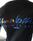 Diese grosszügige Stickerei wurde nicht nur für die T-Shirts sondern für die gesamte Arbeitsbekleidung verwendet.