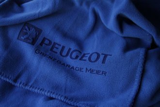 Fleecedecke mit Lasergravur PEUGEOT