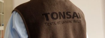Laserung, eine moderne Art der Logodarstellung. Hier auf einem Fleece-Gilet.