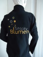Schöne, grosse Stickerei für einen Blumen Kunden.