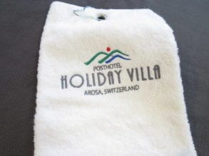 Golftücher betickt oder eben "Caddytowels" bestickt sind ein beliebtes give-away bei Golfturnieren. Die Stickerei des Firmenlogos ist weithin gut sichtbar da am Bag angebracht.