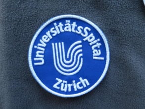 Abzeichen gestickt damit jeder weiss um wen es sich handelt.