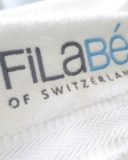 Gute Marken setzen auf gute Qualität auch bei der Bestickung der Frotteetücher, Duschtücher oder Handtücher. Auch der fein gestickte Text muss gut sichtbar herauskommen.